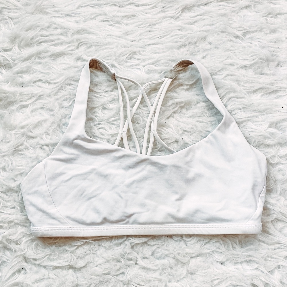 White lululemon sports bra